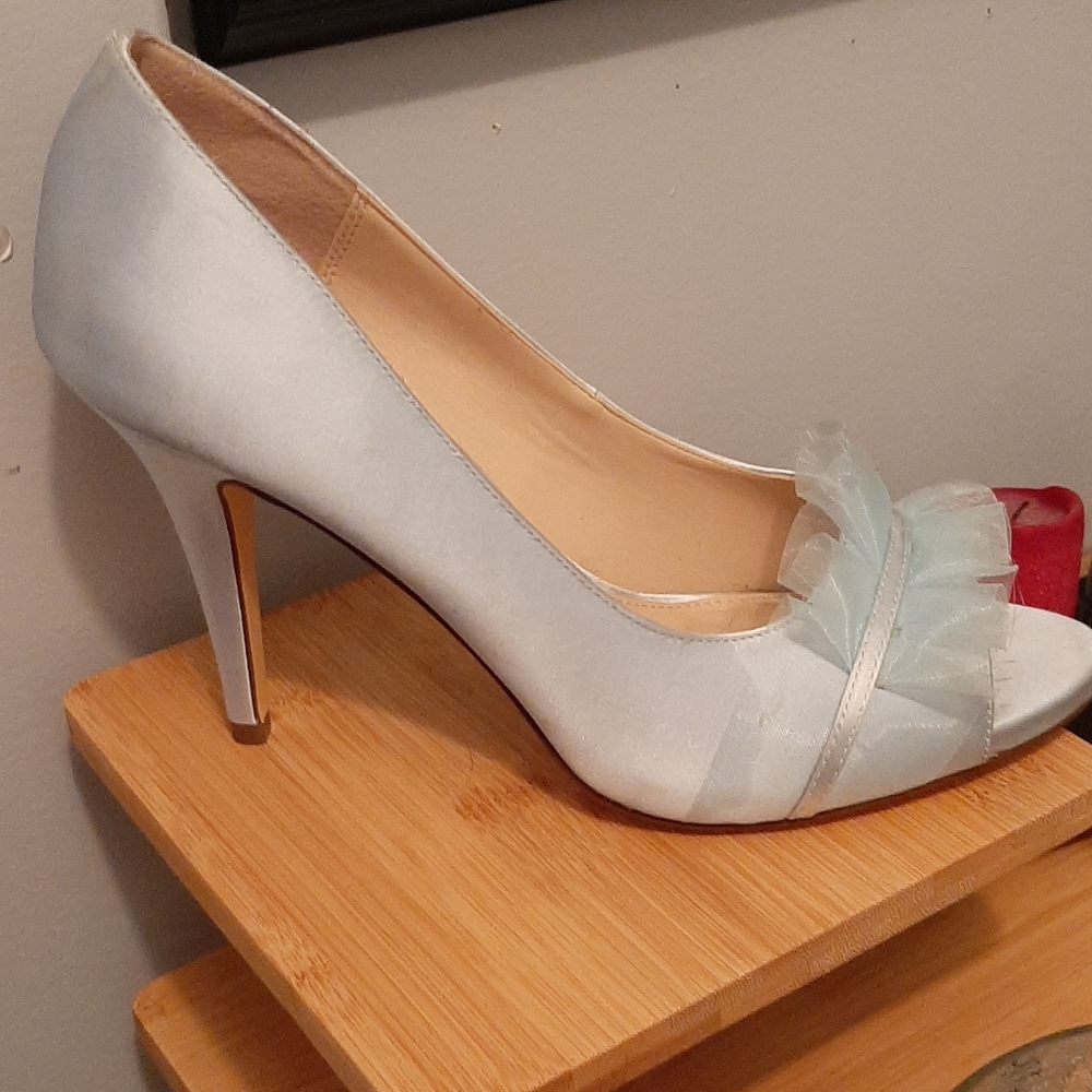 Heels - Picture 2 of 5